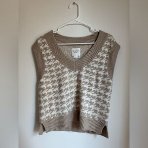 Abercrombie & Fitch Cropped Fuzzy V-Neck Sweater Vest | Like-New | Size Small